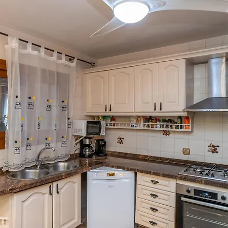 Coastal Retreat 5br - Pool & Seaviews Вілла